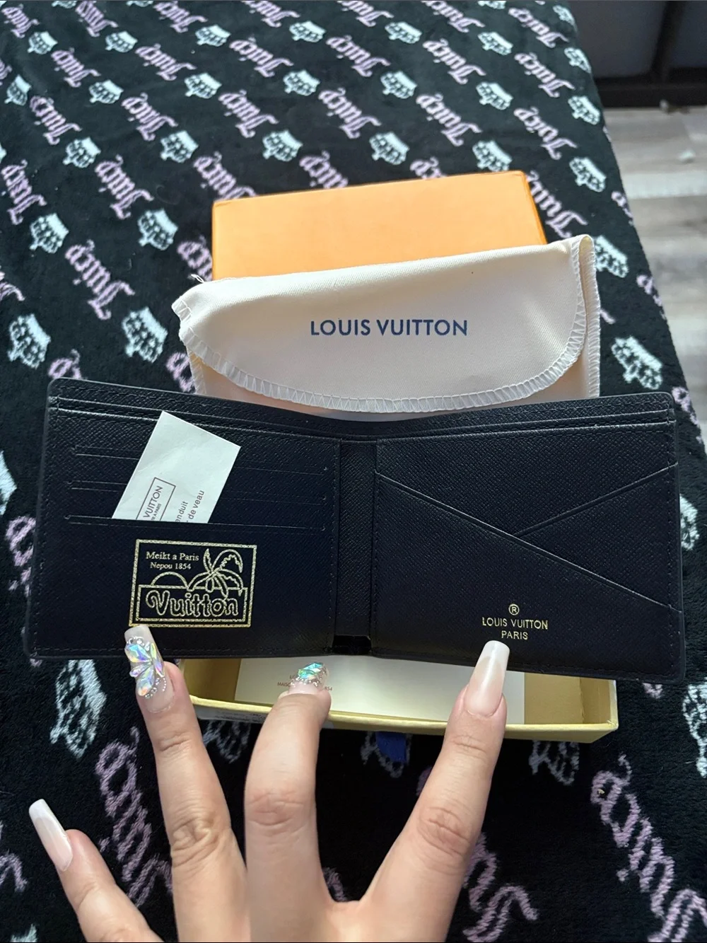 The Unbranded Brand lv bi